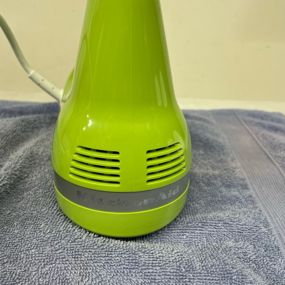 Kitchen aid Green Apple Color 5-Speed Hand Mixer with beaters only - Picture 5 of 9